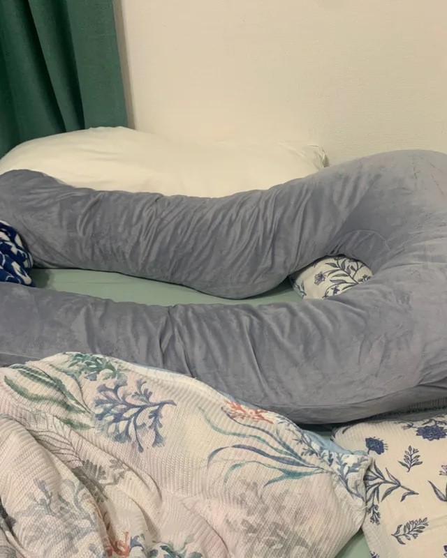 The Pregnancy Pillow U-shaped pregnancy pillow, photographed by a buyer in Japan